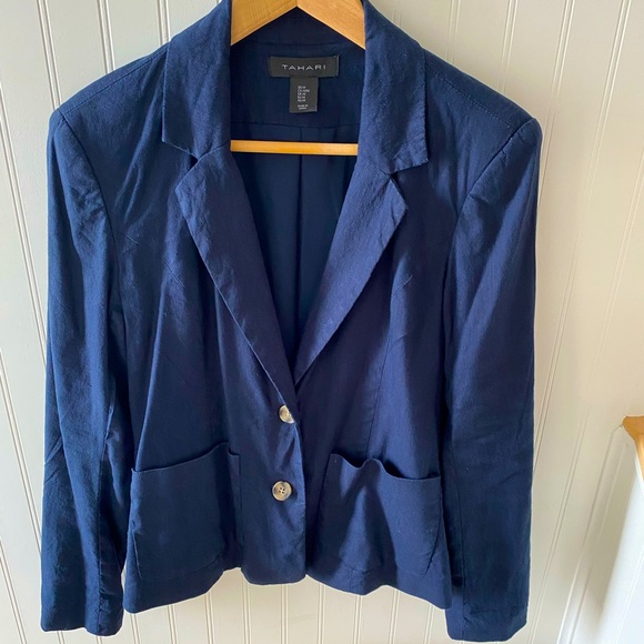 Tahari Navy blue blazer. Outer shell is linen. Only worn a few times. M - Picture 1 of 5